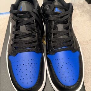 AIR JORDAN 1 LOW BLACK/WHITE-GAME ROYAL NOIR/JEU ROYAL/BLANC